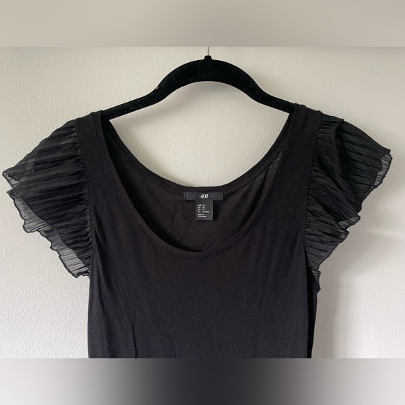 H&M black flutter sleeve tee, XS - Picture 1 of 4
